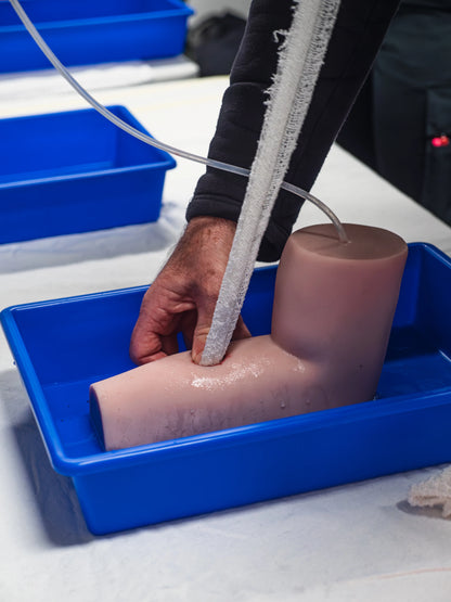 St John Arm - Sårpakning & Tourniquet Træner med Knogle